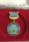 Также профессороу Оспанову О.Б. была вручена юбилейная медаль «Астана медицина университеті – 50 жыл»